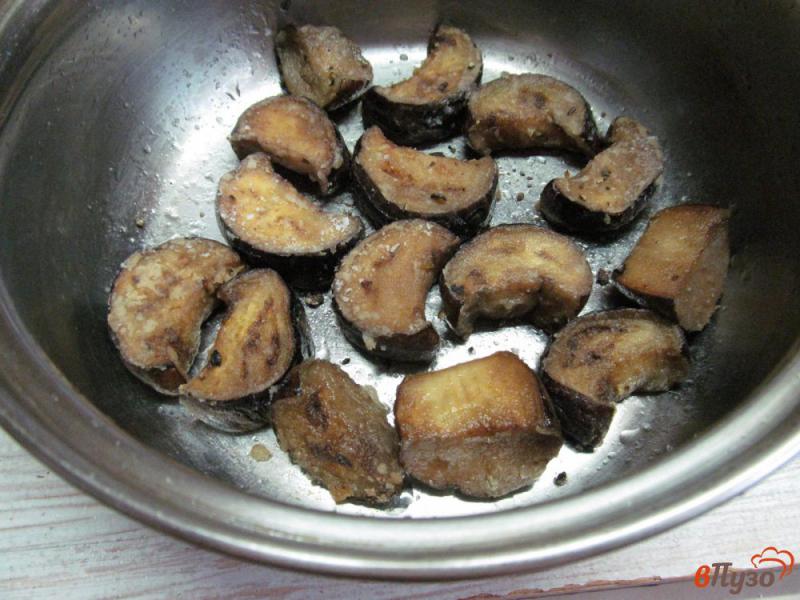 Фото приготовление рецепта: Баклажаны со свежими грибами шаг №4