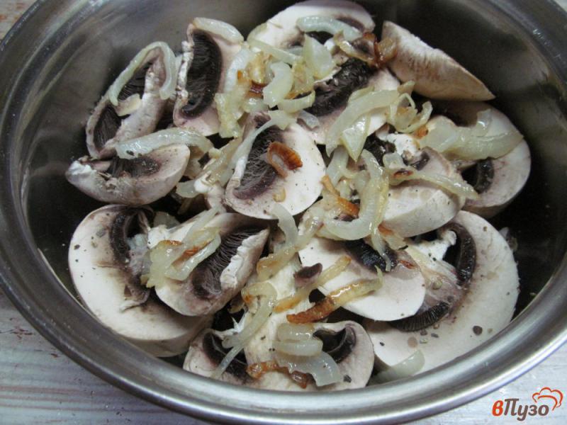 Фото приготовление рецепта: Баклажаны со свежими грибами шаг №5