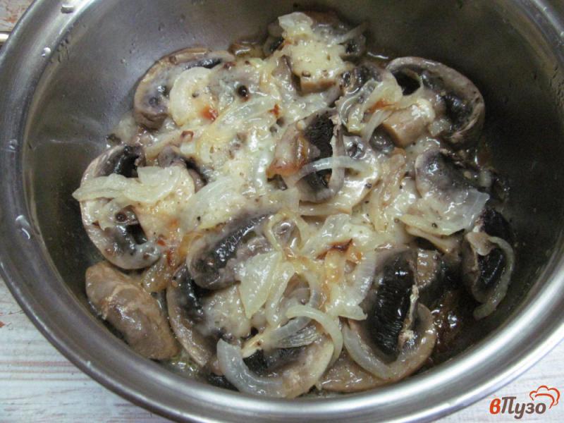 Фото приготовление рецепта: Баклажаны со свежими грибами шаг №8