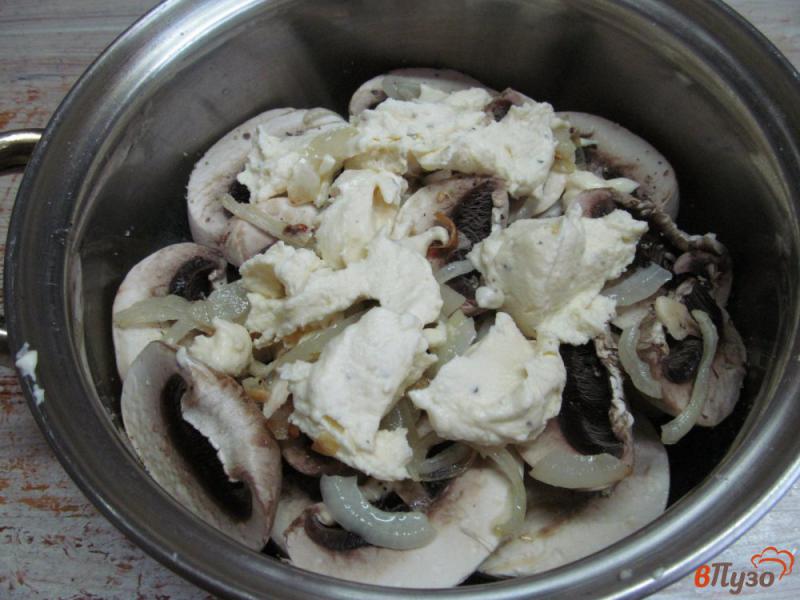 Фото приготовление рецепта: Баклажаны со свежими грибами шаг №7