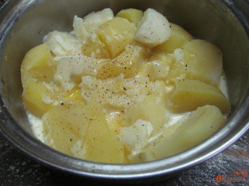 Фото приготовление рецепта: Картофельное пюре с капустой и сосисками шаг №2
