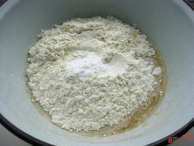 Фото приготовление рецепта: Кексы с сахарной глазурью шаг №4