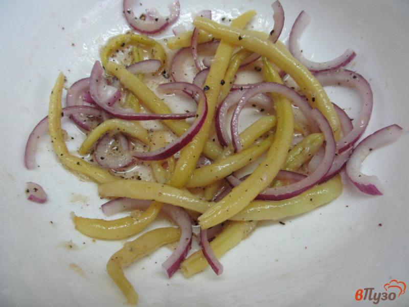 Фото приготовление рецепта: Салат из восковой фасоли с огурцом шаг №7