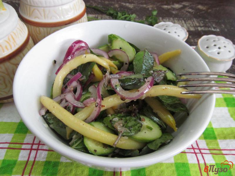 Фото приготовление рецепта: Салат из восковой фасоли с огурцом шаг №9