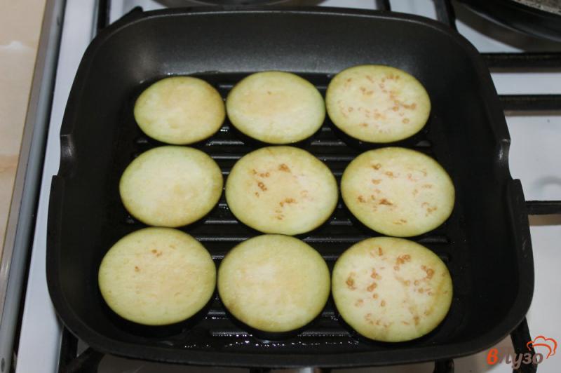 Фото приготовление рецепта: Закуска из баклажан с чесноком и орехами шаг №2