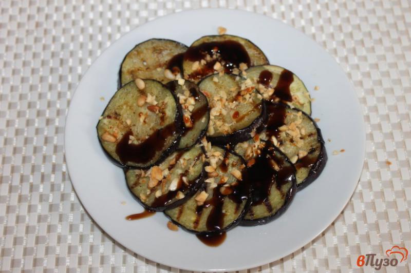 Фото приготовление рецепта: Закуска из баклажан с чесноком и орехами шаг №4