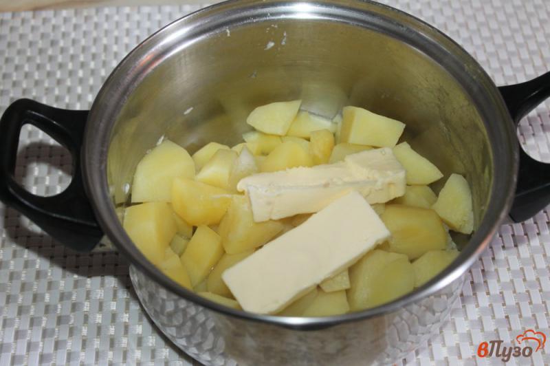 Фото приготовление рецепта: Зеленое картофельное пюре шаг №3