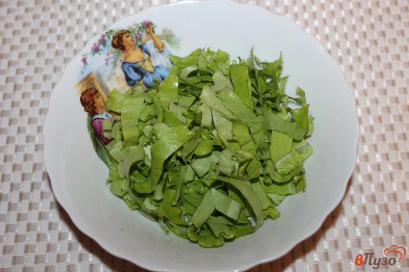 Фото приготовление рецепта: Салат с мидиями и помидорами шаг №1