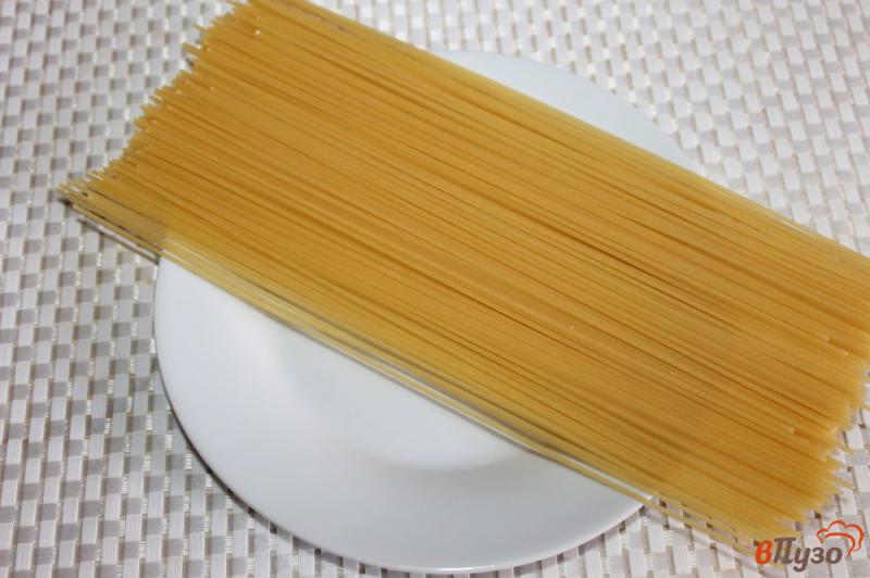 Фото приготовление рецепта: Спагетти с сыром, укропом и сливочным маслом шаг №1