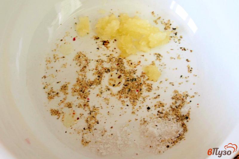 Фото приготовление рецепта: Салат из огурцов с чесноком и базиликом шаг №1
