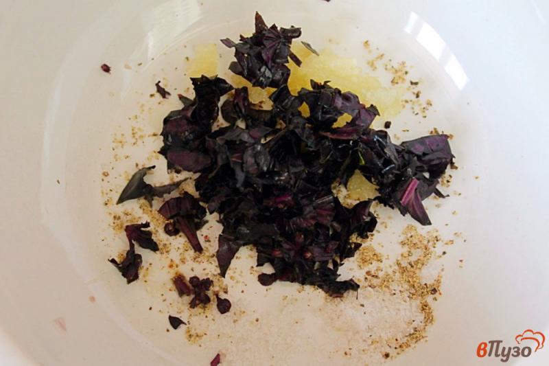Фото приготовление рецепта: Салат из огурцов с чесноком и базиликом шаг №2