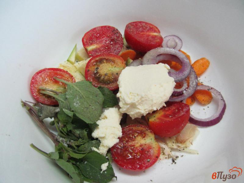 Фото приготовление рецепта: «Лодочка» из овощей с колбасой шаг №3