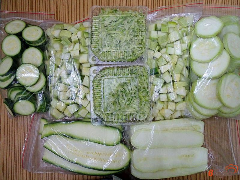 Фото приготовление рецепта: Заморозка кабачков и цукини на зиму шаг №10