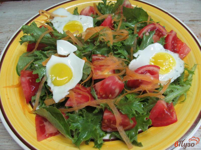 Фото приготовление рецепта: Салат с помидором мясом свинины и черной смородиной шаг №3