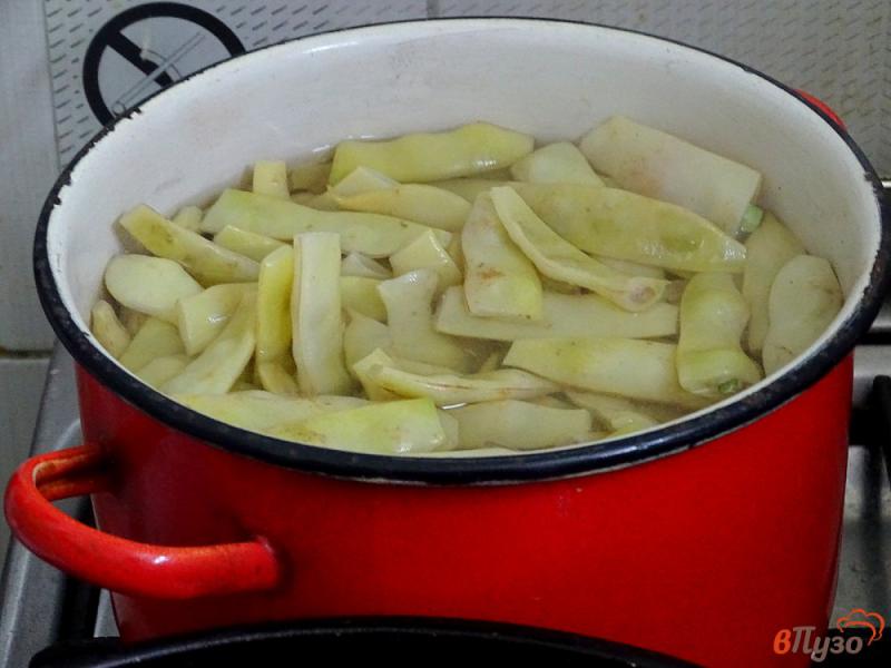 Фото приготовление рецепта: Фасоль стручковая в сметанно- чесночном соусе соусе шаг №2