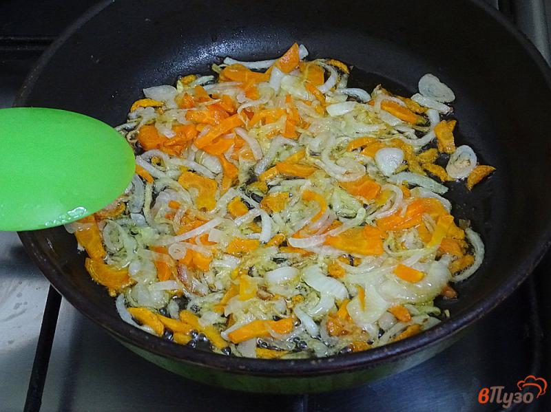 Фото приготовление рецепта: Фасоль стручковая в сметанно- чесночном соусе соусе шаг №5