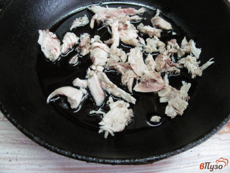 Фото приготовление рецепта: Салат из мяса курицы с помидором шаг №1