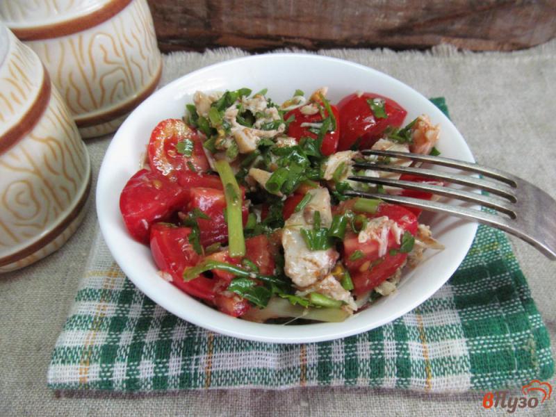Фото приготовление рецепта: Салат из мяса курицы с помидором шаг №5