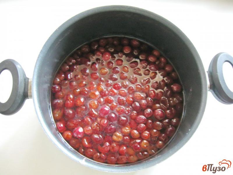 Фото приготовление рецепта: Варенье из вишни без косточек с корицей шаг №5