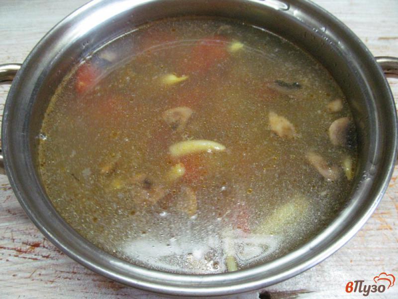 Фото приготовление рецепта: Овощной суп с грибами и перловой крупой шаг №5