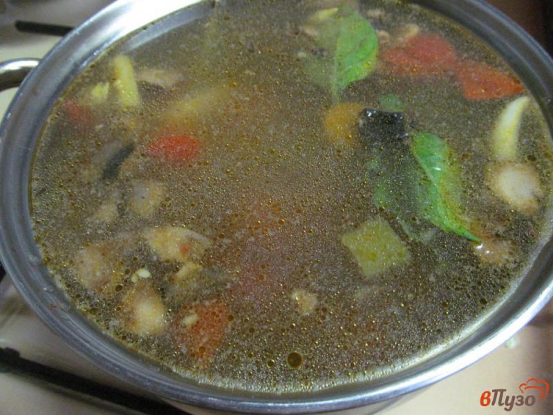 Фото приготовление рецепта: Овощной суп с грибами и перловой крупой шаг №7