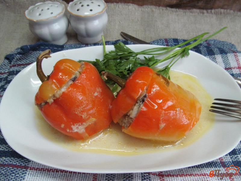 Фото приготовление рецепта: Фаршированные перцы куриным паштетом перловкой и мясным фаршем шаг №8