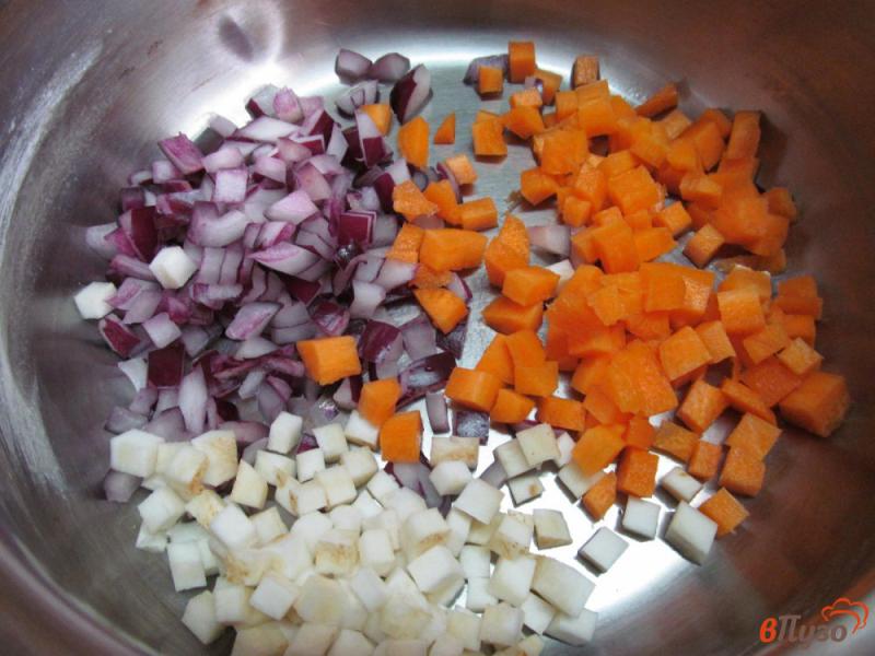 Фото приготовление рецепта: Капустный суп с кукурузой и крупой шаг №2