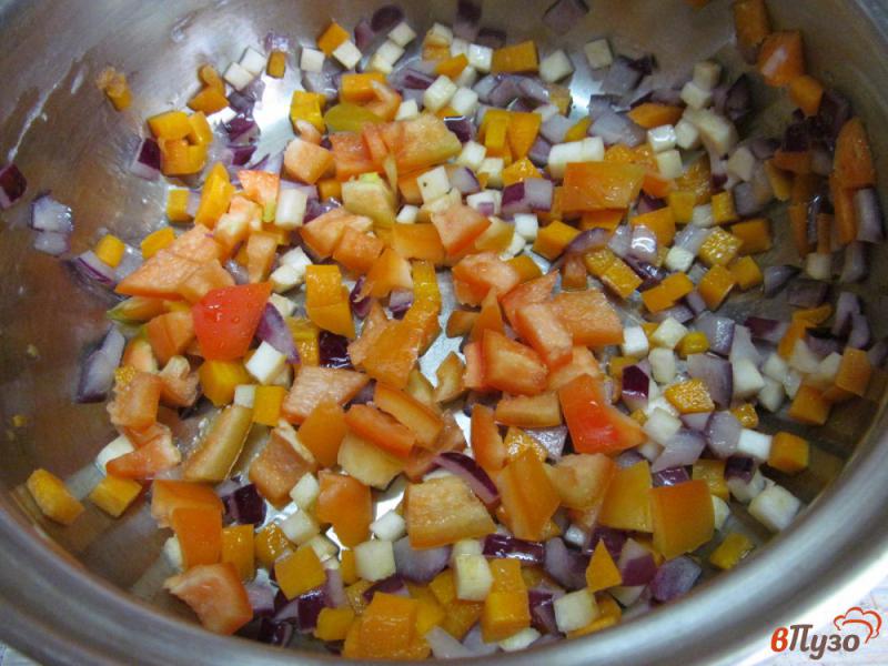 Фото приготовление рецепта: Капустный суп с кукурузой и крупой шаг №3