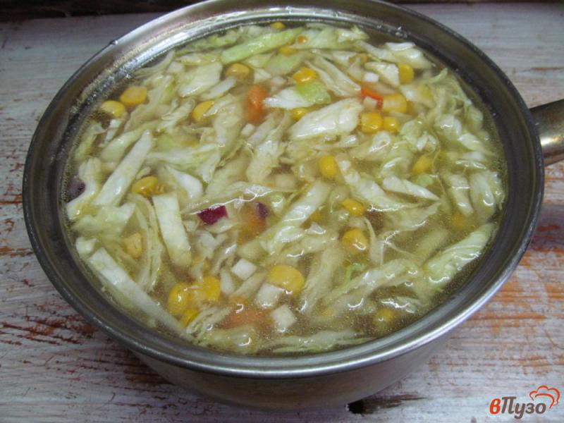 Фото приготовление рецепта: Капустный суп с кукурузой и крупой шаг №6