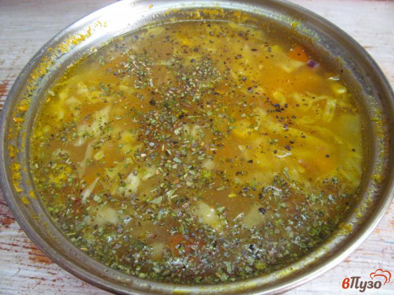 Фото приготовление рецепта: Капустный суп с кукурузой и крупой шаг №7