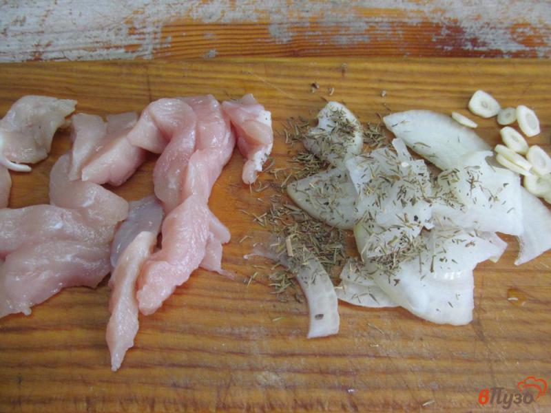 Фото приготовление рецепта: Курица с грушей шаг №1