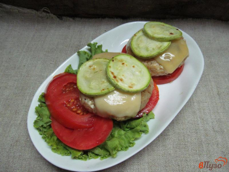 Фото приготовление рецепта: Облегченный бутерброд с сыром кабачком и беконом шаг №8