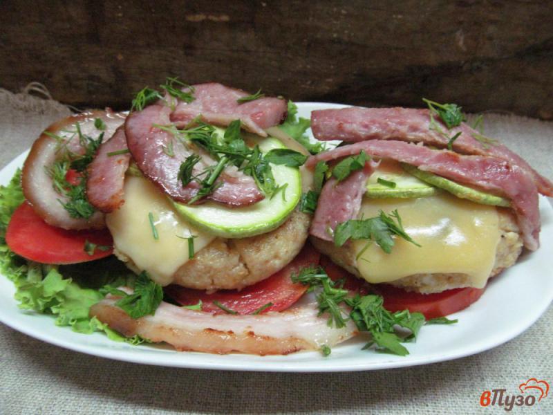 Фото приготовление рецепта: Облегченный бутерброд с сыром кабачком и беконом шаг №9