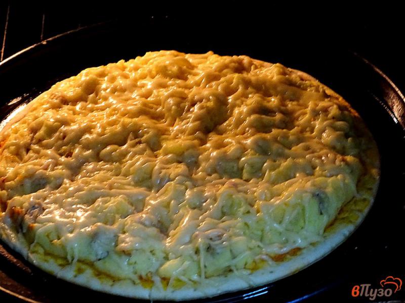 Фото приготовление рецепта: Пирог с картофелем и мясом на основе пиццы шаг №13