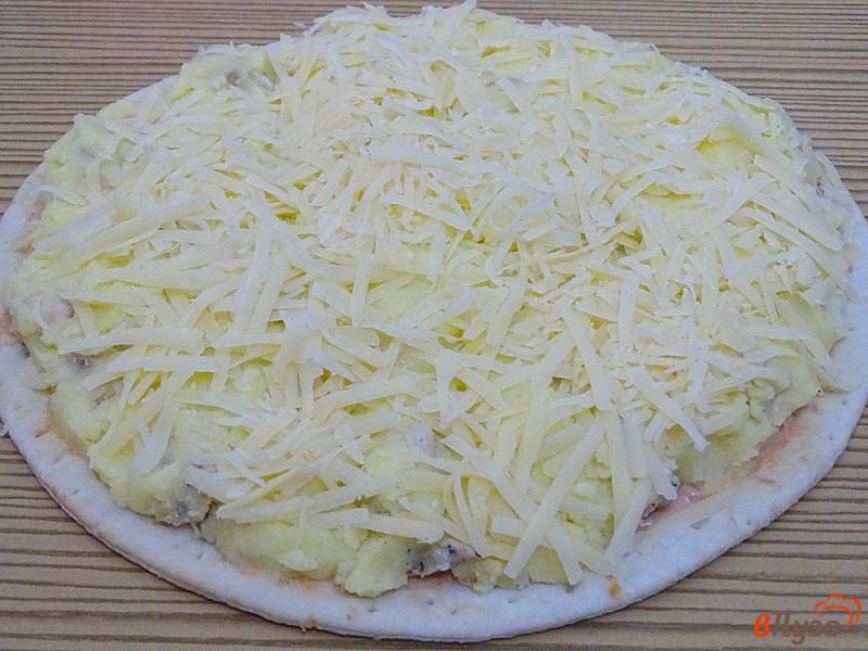 Фото приготовление рецепта: Пирог с картофелем и мясом на основе пиццы шаг №12