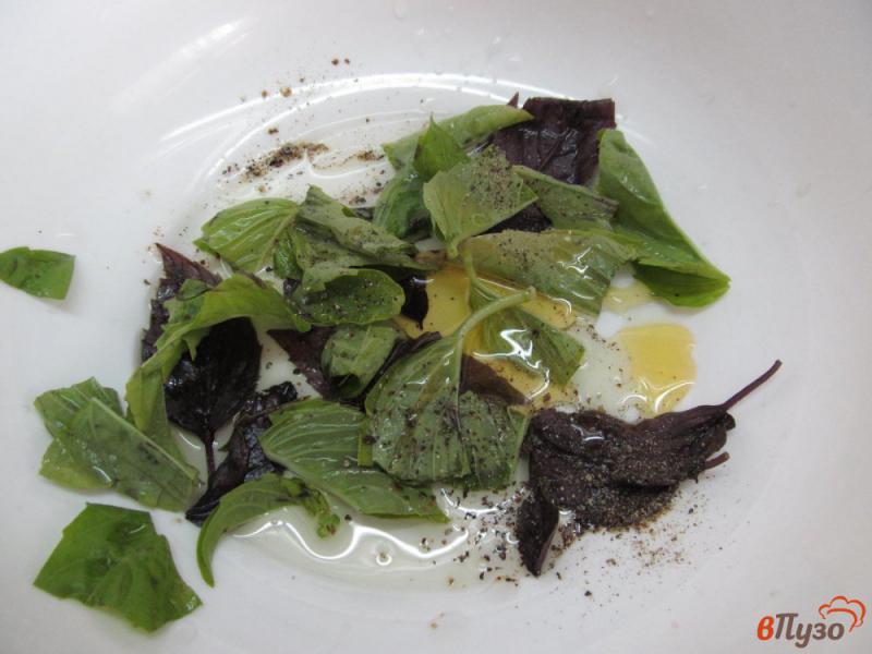 Фото приготовление рецепта: Греческий салат с вареной свининой шаг №2