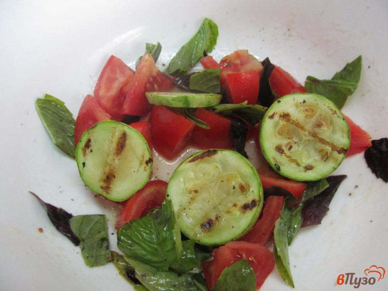 Фото приготовление рецепта: Греческий салат с вареной свининой шаг №3