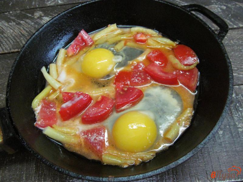 Фото приготовление рецепта: Яйца на пару с овощами шаг №4