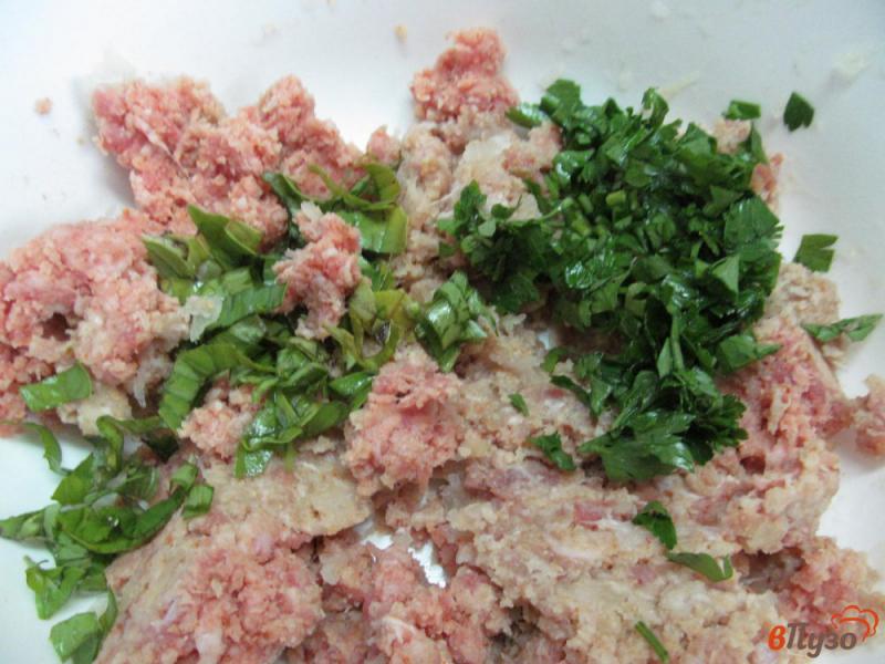 Фото приготовление рецепта: Мясные котлеты с овощными оладьями шаг №4