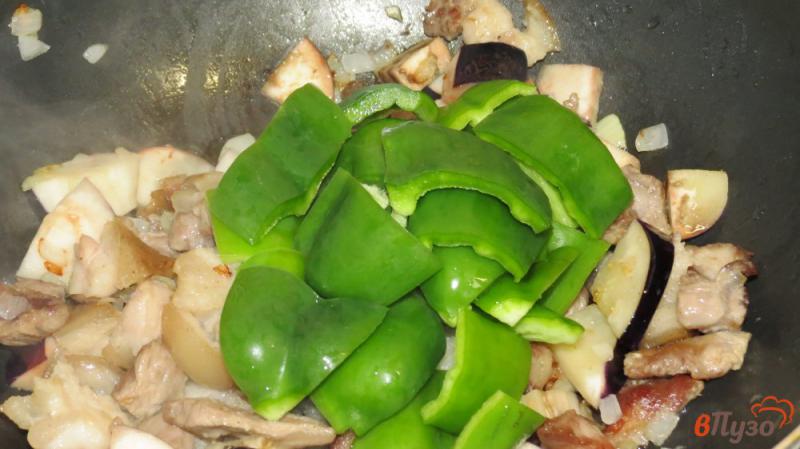Фото приготовление рецепта: Мясо жаренное с овощами шаг №3