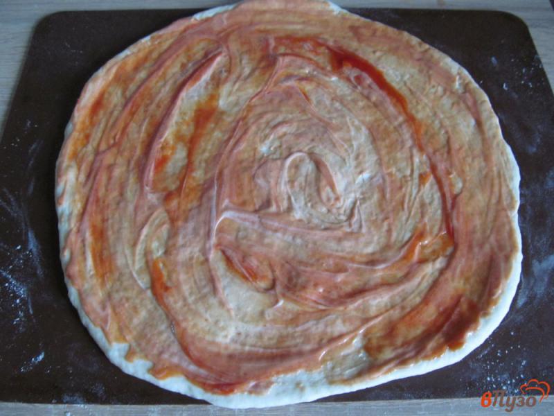 Фото приготовление рецепта: Пицца с морепродуктами шаг №2