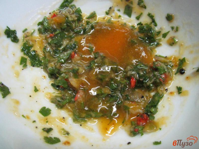 Фото приготовление рецепта: Лепешка с яйцом и абрикосовым чатни шаг №5