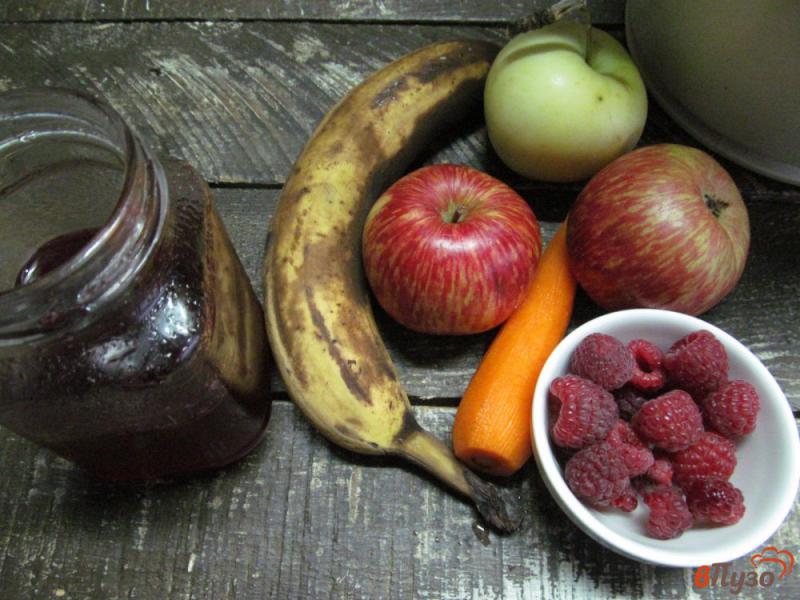 Фото приготовление рецепта: Смузи из банана и малины на яблочном соке шаг №1