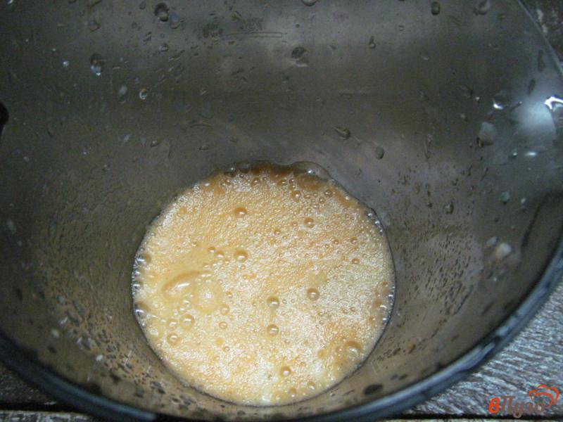 Фото приготовление рецепта: Смузи из банана и малины на яблочном соке шаг №2