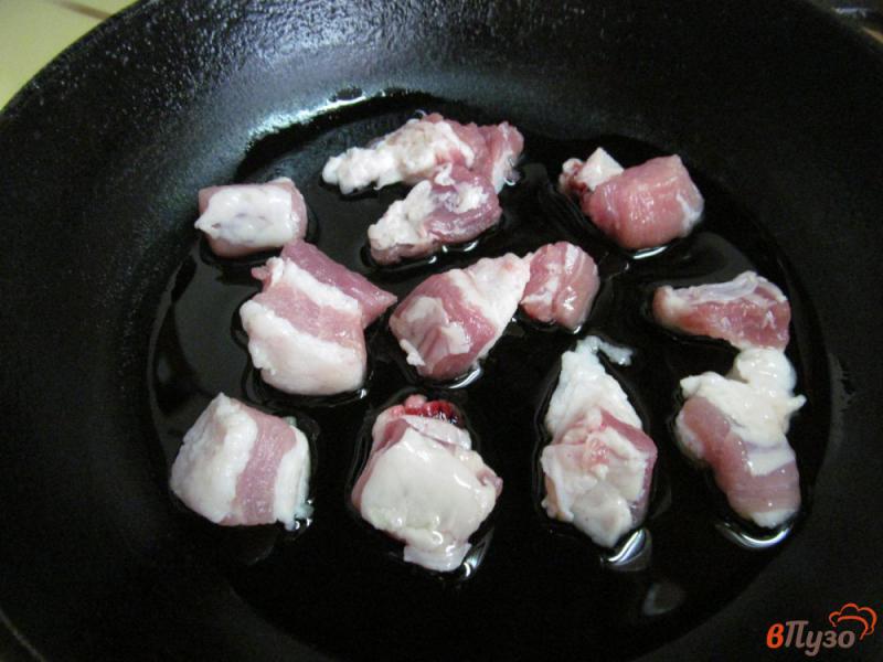 Фото приготовление рецепта: Жареные овощи на свиной пашине шаг №2
