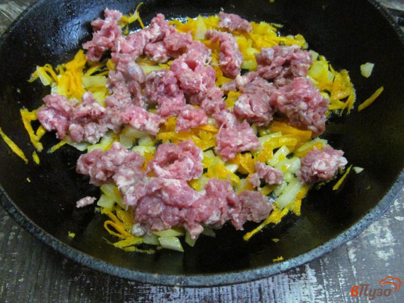 Фото приготовление рецепта: Паста под мясным соусом с фасолью шаг №2