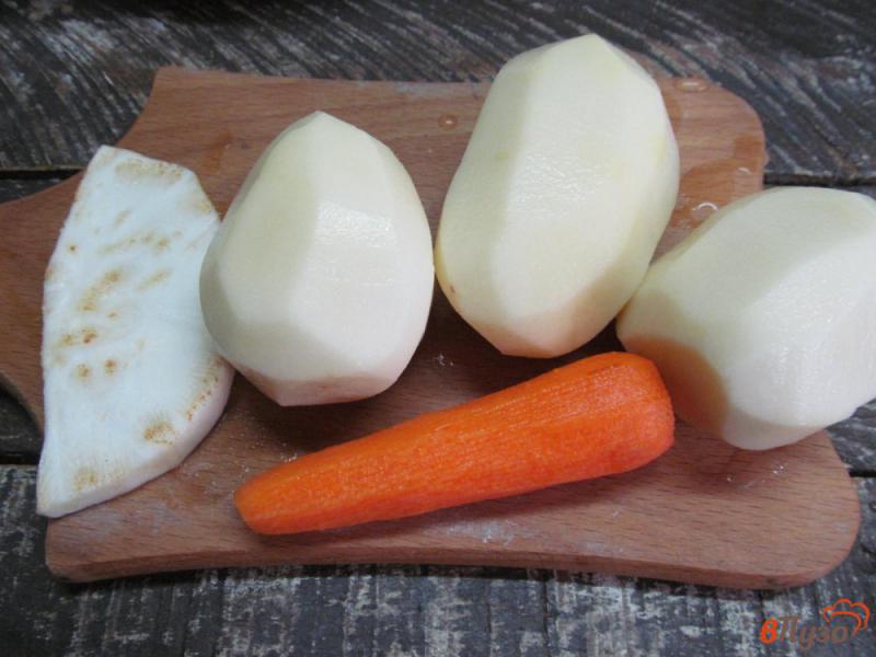 Фото приготовление рецепта: Картофельное пюре с морковью и корнем сельдерея шаг №1