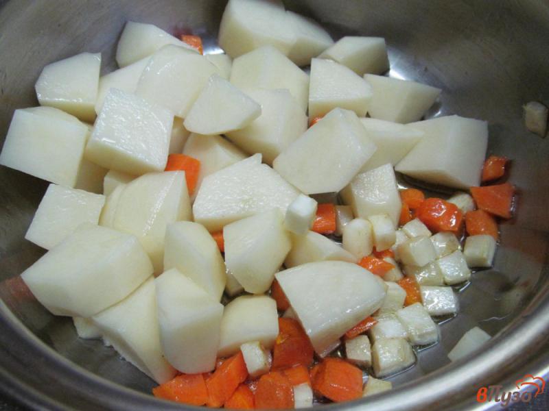 Фото приготовление рецепта: Картофельное пюре с морковью и корнем сельдерея шаг №3