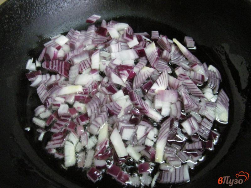 Фото приготовление рецепта: Котлеты из говядины и свинины с грибами и беконом шаг №2