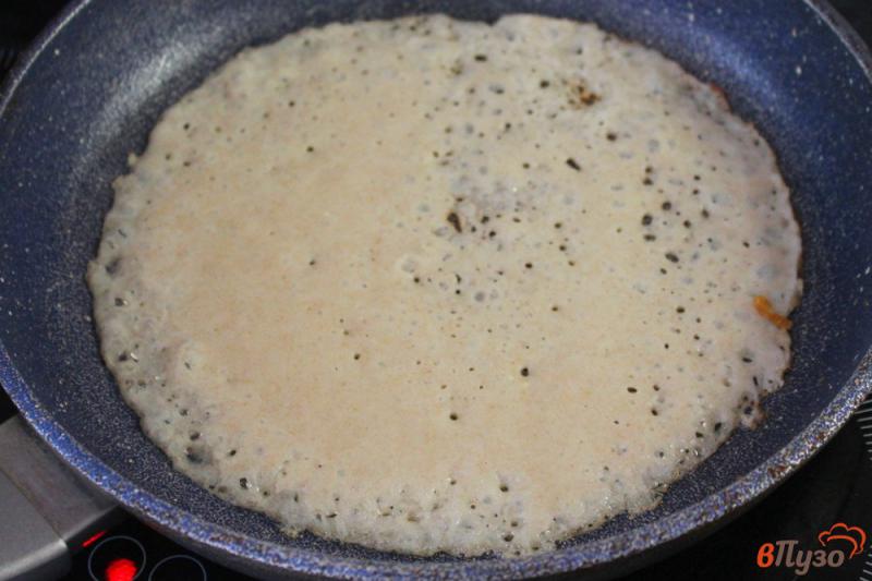 Фото приготовление рецепта: Ржаные блины с печеным перцем и брынзой шаг №5